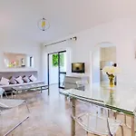 Superbe Apartment With Pool